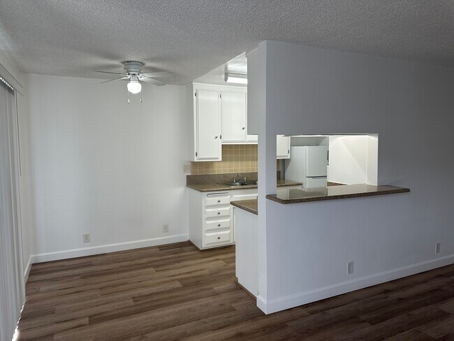 Building Photo - 1718 S Barrington Ave