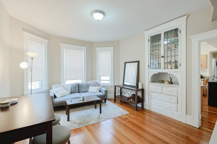 Building Photo - 39 Chester St