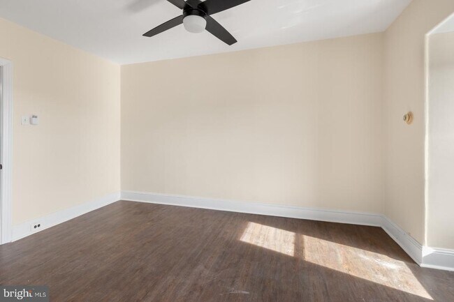 Building Photo - 113 Sumac St
