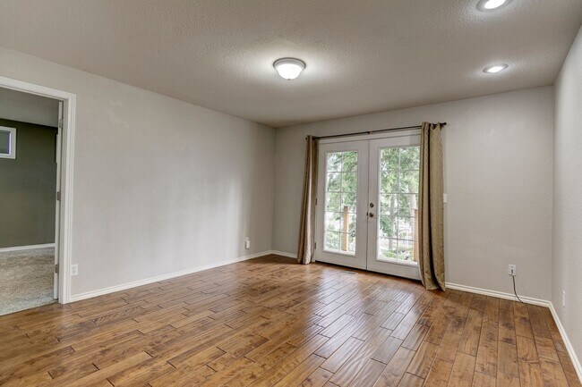 Building Photo - 3 Bed 2.5 Bath Home with a View!