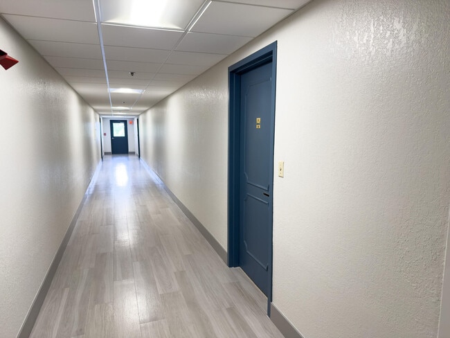 Building Photo - 919 Hillcrest Dr