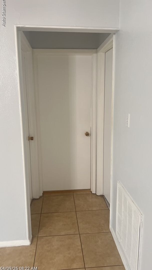 Building Photo - 501 Lantana Dr