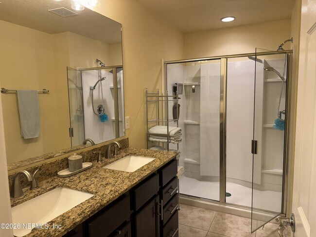 Building Photo - 6789 Roundleaf Dr