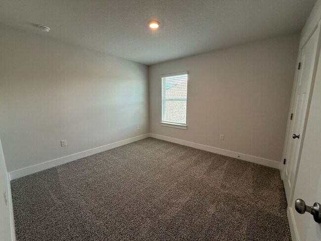 Building Photo - Gulf Breeze - Deer Ridge Crossing - 4 bedroom, 2.5 bathroom - New Construction