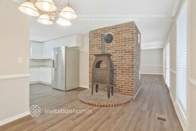 Building Photo - 5789 Chisholm Trail SW