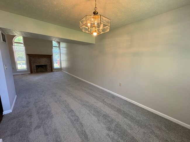 Building Photo - Eagle Creek 3 Bed 2.5 Bath