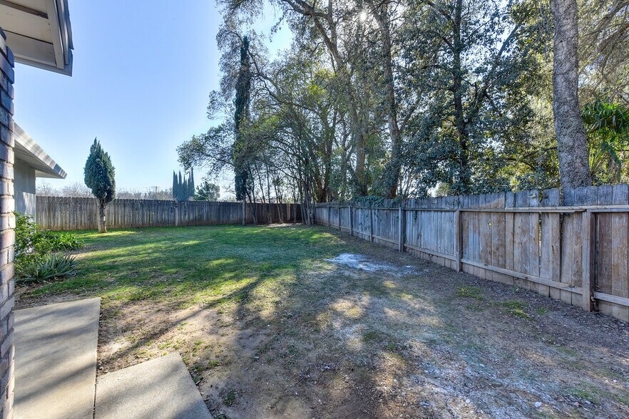 Building Photo - 9626 Knickers Ct