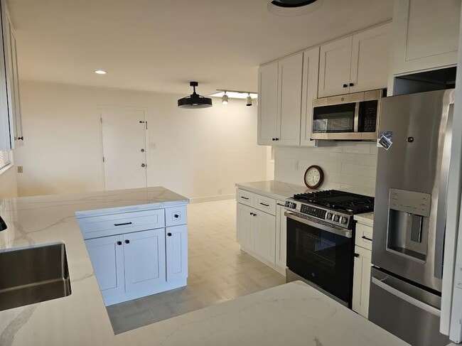 Building Photo - 3411 Crestmoor Dr