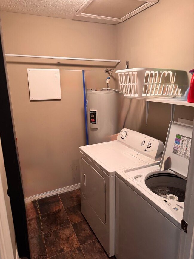 Building Photo - Herd Flats 2 bed 2.5bath