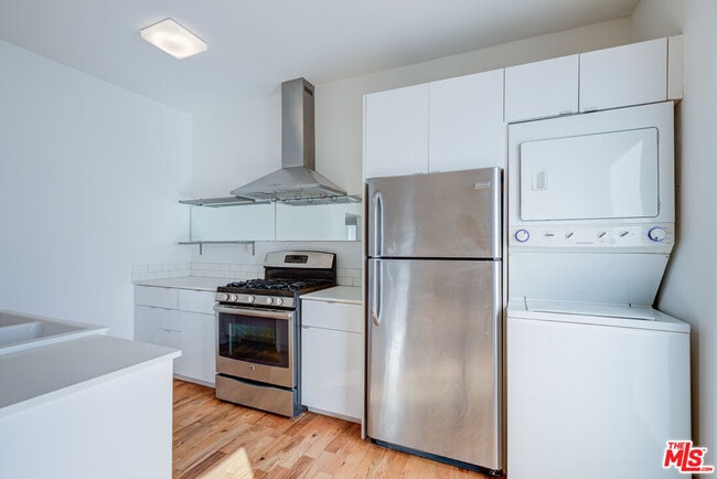 Building Photo - 3216 Bellevue Ave