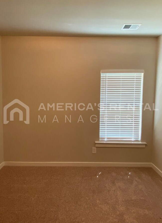 Building Photo - 210 Ridgeview Cir