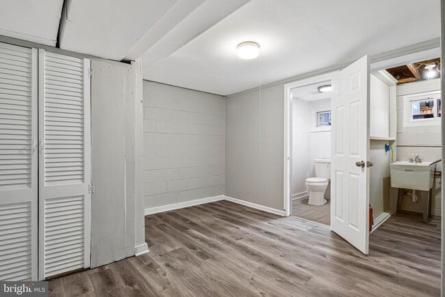 Building Photo - 617 N Wakefield St