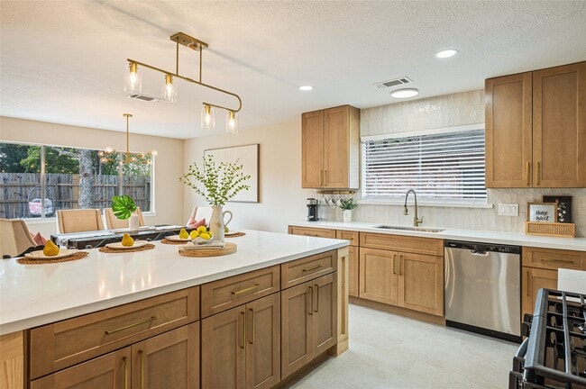 Building Photo - 19727 Redroot Dr