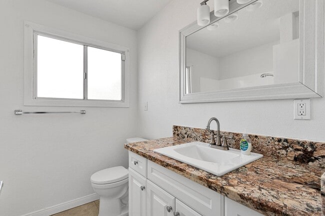 Building Photo - ADORABLE 1 BEDROOM 1 BATH IN HESPERIA