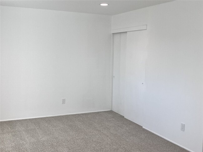 Building Photo - 9022 Hyde Park Dr