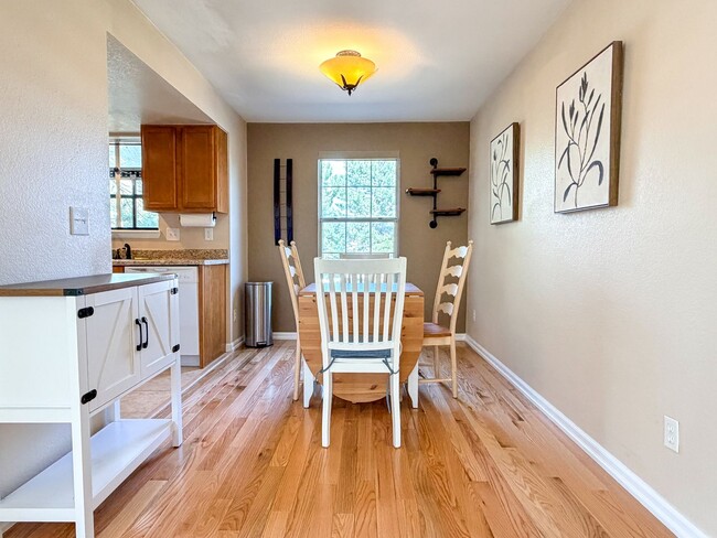 Building Photo - Open and Bright Corner Unit