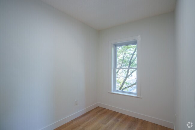 4BR, 1BA - 1150SF - Bedroom - 10 Mount Pleasant Ave