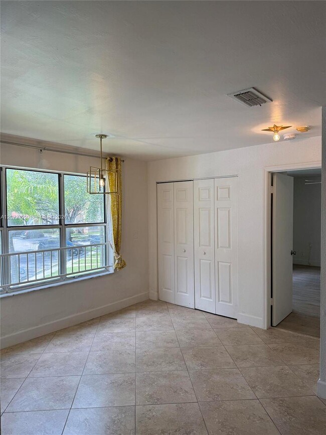 Building Photo - 3450 Pinewalk Dr N