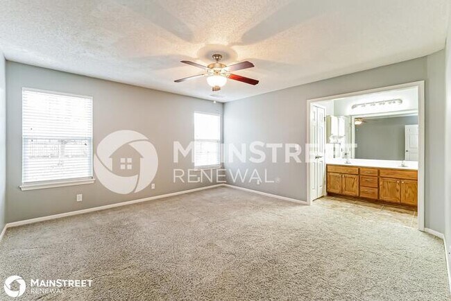 Building Photo - 1020 Carlisle Dr, Raymore, MO 64083