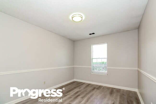 Building Photo - 5715 Riverhead Ave