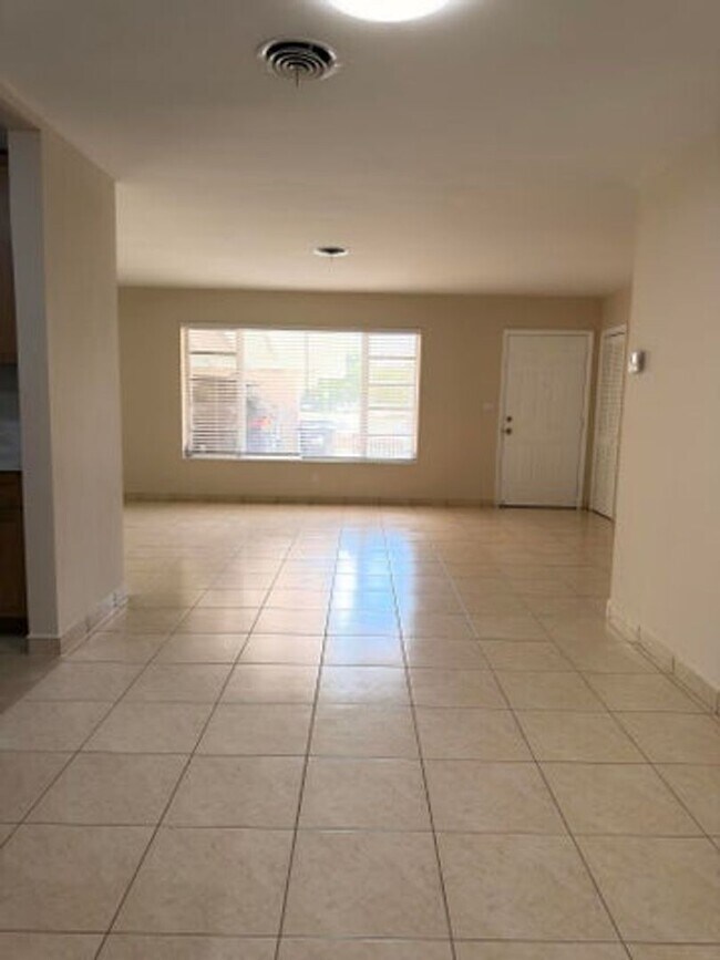 Building Photo - 7500 SW 98th Ct