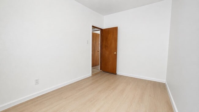 Building Photo - 291 Linden Ave