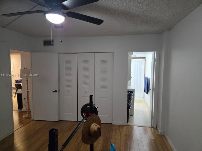 Building Photo - 4156 Inverrary Dr