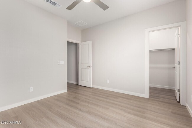 Building Photo - 1531 W Sierra Vista Dr