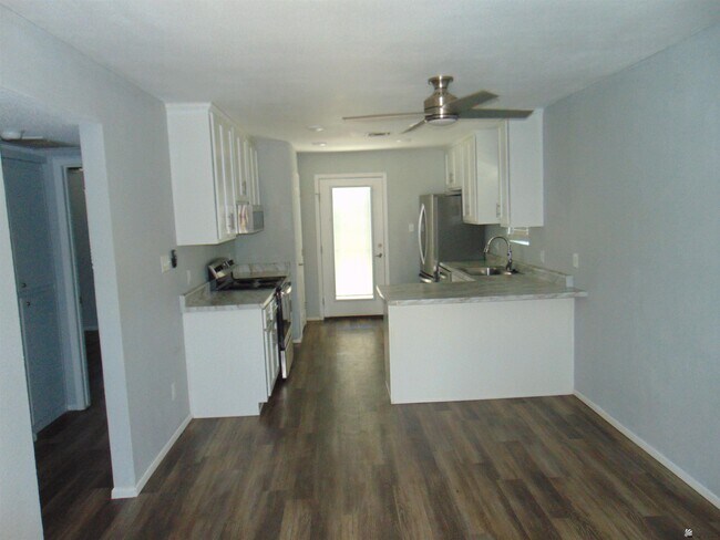 Building Photo - 2089 S Walnut Ave