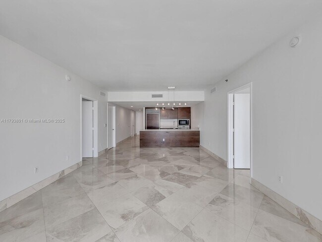Building Photo - 475 Brickell Ave