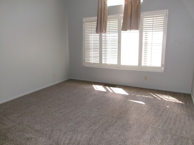 Building Photo - Great 3 bedroom, 2 bath, Southwest Reno home