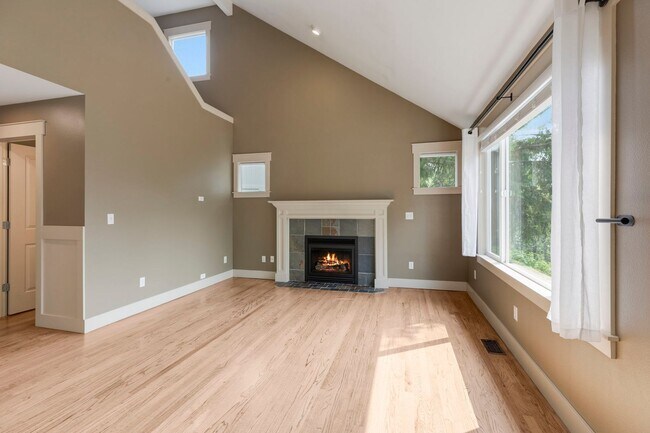 Building Photo - 3bdrm + Office/Den, 2.25 Bath,1664 sq ft, 2 car garage, Backs to Greenbelt! Lk Stevens Schools!