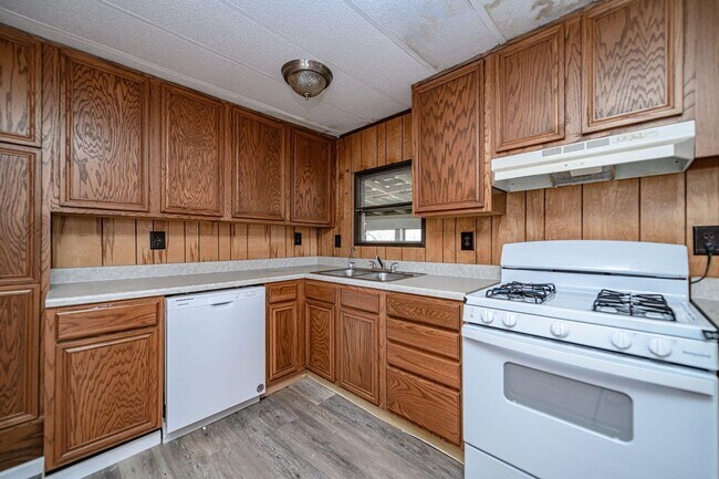 Building Photo - 3 Bed 2 Bath South Columbia