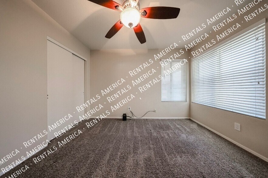 Building Photo - 4583 W Elgin St