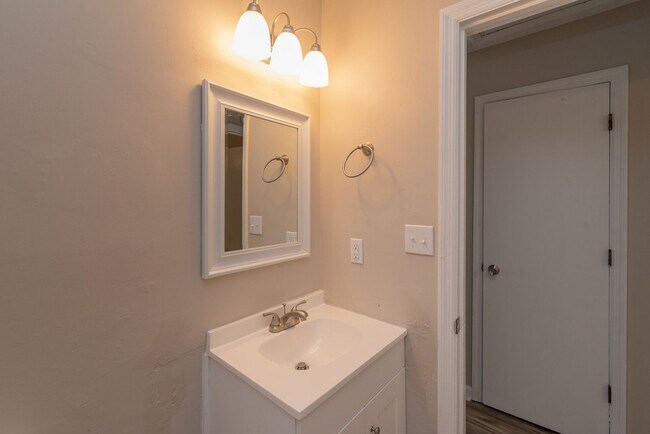 Building Photo - $950 - Updated 2 Bed/1 Bath Duplex With Stainless Steel Appliances!