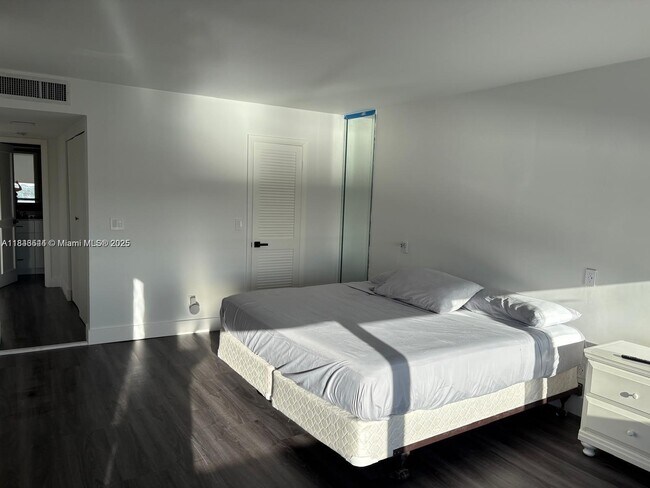 Building Photo - 3589 S Ocean Blvd