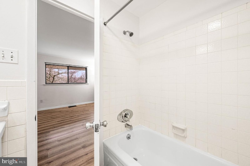 Building Photo - 1518 Manley Rd