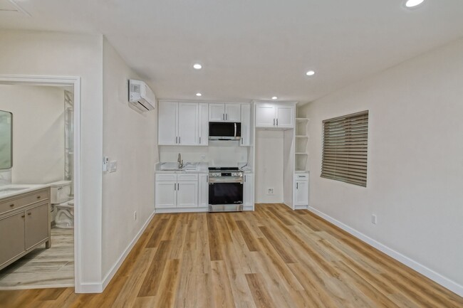 Building Photo - NEWLY BUILT, LUXURIOUS & BRIGHT, 1BR1BA AD...