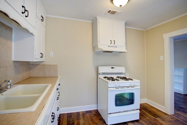Building Photo - Available Mid July! 3-bedroom 1 bath for lease in Cleburne