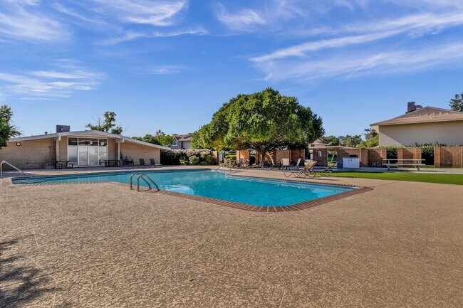 Building Photo - 6165 N Granite Reef Rd