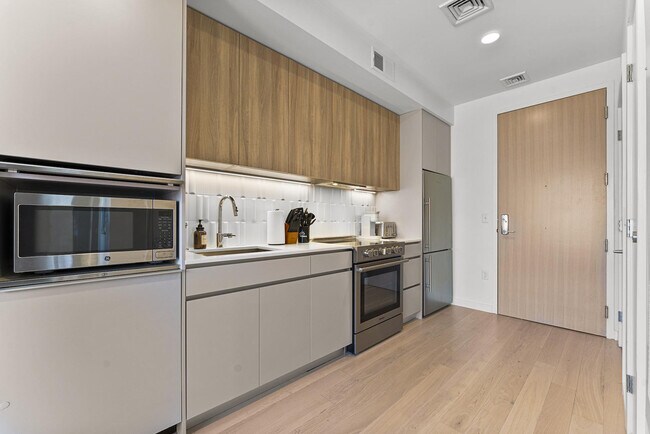 Building Photo - 35 West 2nd Street-SI ID1240283P