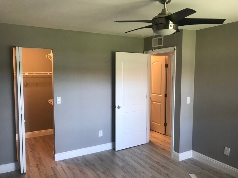 Building Photo - 1239 SW 46th Ave