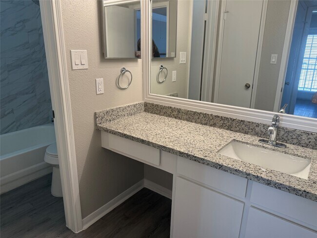 Building Photo - 2121 Hepburn St