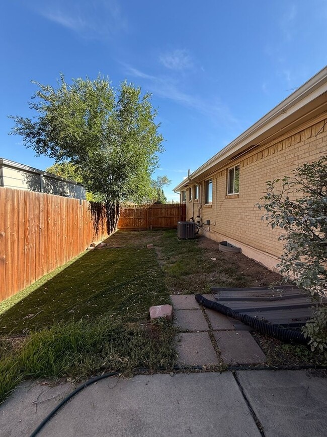Building Photo - Five Bedroom House Close To Ft. Carson