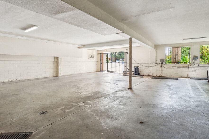 Building Photo - Champlin Properties