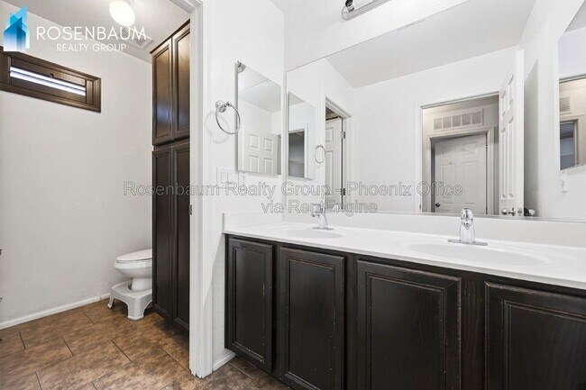 Building Photo - 9336 S 33rd Dr