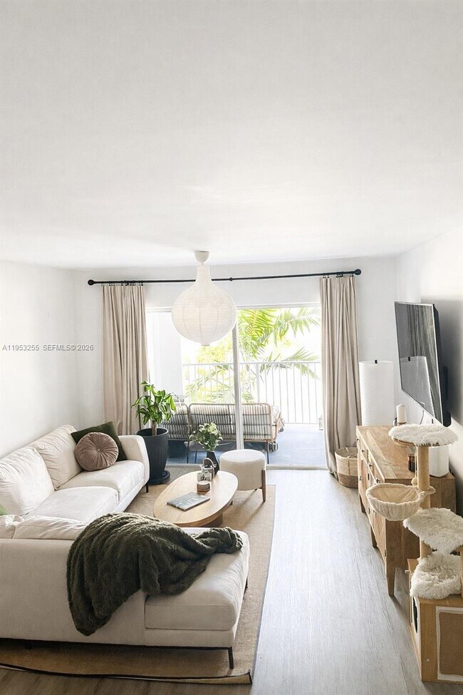 Building Photo - 2600 S University Dr