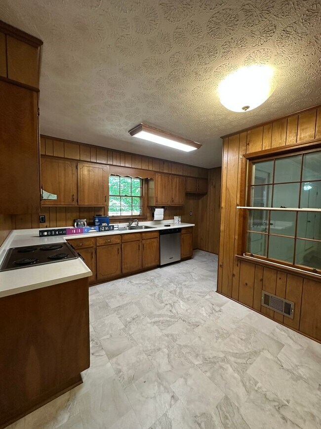 Building Photo - 375 Segrest Cir
