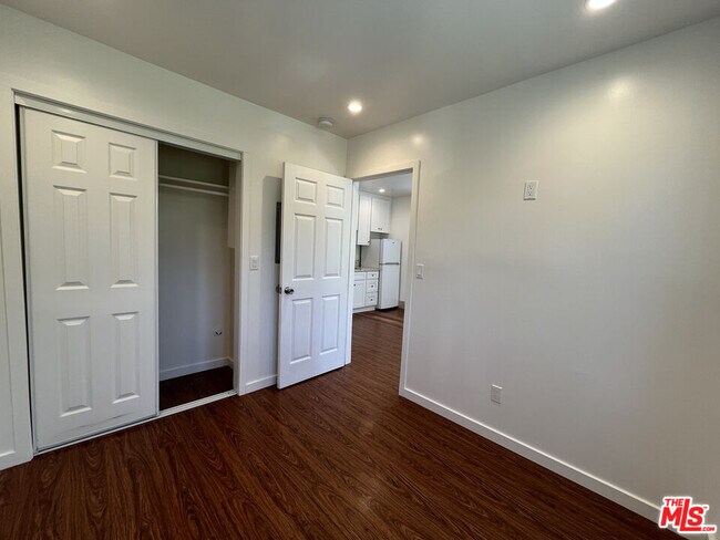Building Photo - 3901 S Orange Dr
