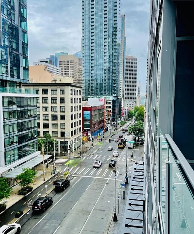 Building Photo - Newly Remodeled 1Bed/1 Bath Downtown Condo with Rooftop Deck & Luxury Amenities!